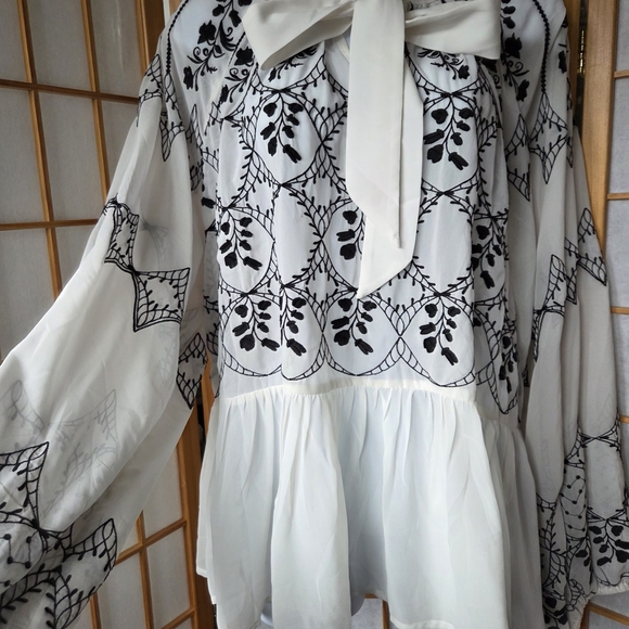 New Anthropologie White Blouse with Black Embroidery Size Large - Picture 3 of 9